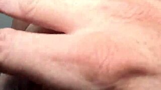 pisca o cuzinho e enche minha boca de leitinho com big cock