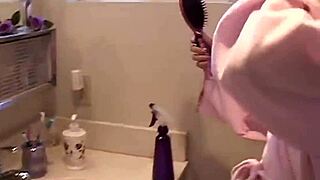 chloe 18 fingers her tight pussy 😍