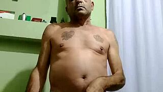 Watch This Gay Guy Jerk Off Sensually!