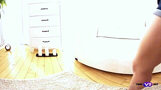 ellen betsy masturbates in tight shorts!