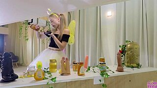 Bonnie says, 'Lick my honey and suck my cock'