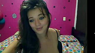 i love this young cam beauty.