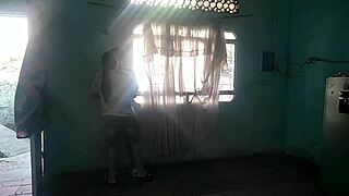 La vecina siempre a tenido unos gustos raros pero nunca pensé que le gustara las mujeres también me sorprendió que tan buena es chupando coños