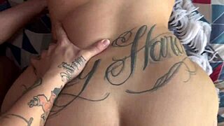 minha amiga me deu de presente para o marido dela e disse que ele poderia fazer o que quiser comigo