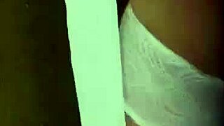 showing my big ass and small tits 😏