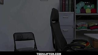 छोटी टीन 18+ शॉपलिफ्टर शिया ब्लेज माइक मानसिनी से फक हुई।