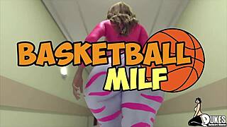 showering my thick booty stepmom with special cum attention