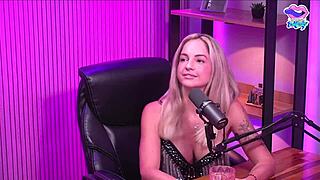 A Loirinha Peladinha No Estudio in Sexy Lingerie for Lesbian Orgasm