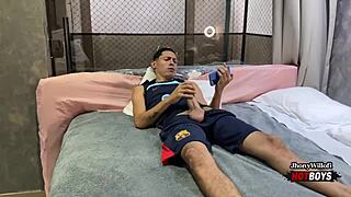 Primo hetero jerks off and gets relieved