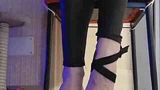 Hey babe, watch me fondle in black leggings