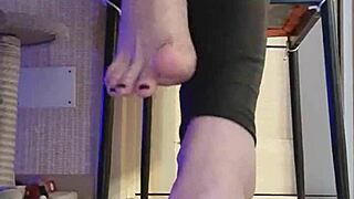 Hey babe, watch me fondle in black leggings