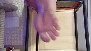 Hey babe, watch me fondle in black leggings