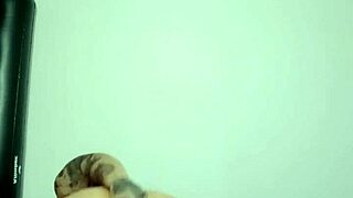 Hago Mi Primer Anal Con Un Dildo De Vidrio