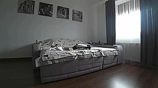 दोस्त ने सोफे पर चूतड़ चोदी चीटिंग टैबू में