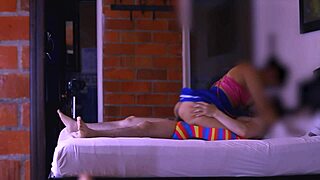 दुल्हन अपने लवर को उसके बगल में रहकर अनलिमिटेड प्लेजर तक गाइड करती है।