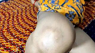 desi sexy babe enjoys pussy licking session