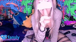 Webcam girl uses toys for masturbation, cumming and squirting on camera.