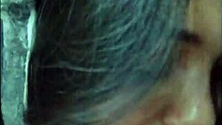 White Moon wants to suck the beautiful babe's cock