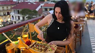 Blowjob in restaurant 😏