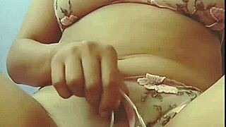 Latina Gives Herself Pleasure Alone!