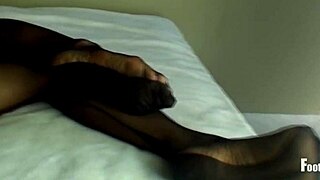 Is Jade Vixen Stripping Off Her Black Hose To Show Those Wrinkled Stockings And Toes?