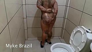 tatuda fogosa da dois pirocudo e mama bem gostoso