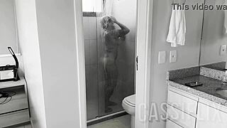 depilei a bucetinha para deixar ele louco