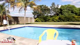 o piscineiro me deixou toda melada de porra... ahh