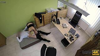 loan4k chica con curvas se bajó mientras pedía un préstamo para su negocio