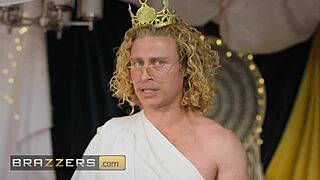 Violet Starr Wears Maddy May Out By Scissoring Her So She Can Take The Scepter To The Pillow King - Brazzers