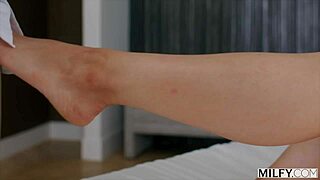 Milfy photographer makes sexy blonde sarah his subject