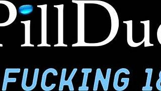 टीन्स पुराने लंड पर बोल्डली चढ़ती हैं