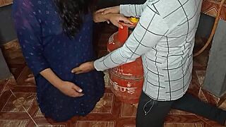 Thirsty bhabhi fixed in kitchen with gas cylinder