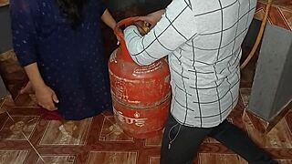 Thirsty bhabhi fixed in kitchen with gas cylinder
