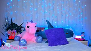 Sweet Alice sucks a toy while fingering her anal and pussy to orgasm