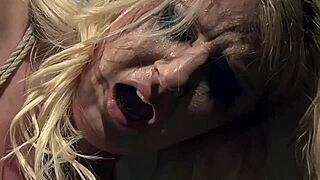 मैंने उसे इंटेंस क्लिट मसाज कंट्रोल के लिए बांधा