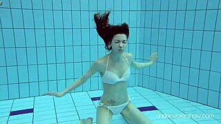 Roxalana Cheh Explores Underwater as a Czech Redhead