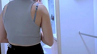 Scarleth and Chanel crave sex with pussy fingering and tribbing on bed