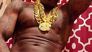 बीबीसी वर्शिप हललूजा जॉनसन ने सोलो मास्टरबेशन में विशाल काला लंड हिलाया