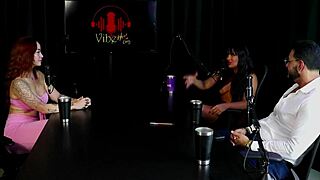 safada mostra os peitos e rebola pro noivo depois de falar sobre a hipocrisia dos casais brasileiros - casal cherie watch on sheer red