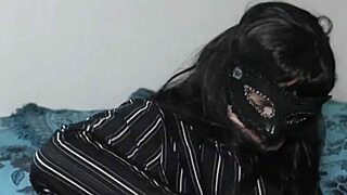 पुरानी इटालियन ग्रेनी टॉय बॉय को सीक्रेटली चोदती है।