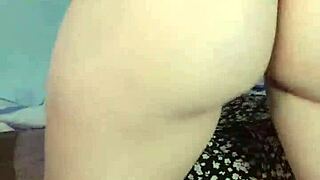 a teen dances reggaeton on webcam, mixing moves in the third part of the series