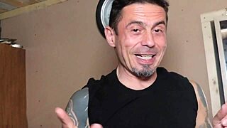 पुरानी इटालियन ग्रेनी टॉय बॉय को सीक्रेटली चोदती है।