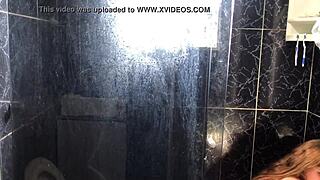 I watch novinho fuck his friend's sexy aunt in her bathroom