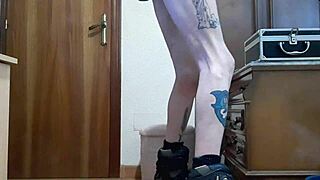 melvin oficial gay español se masturba solo en patines