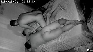 Corno Humilha��o Inter-Racial Maricas Trepando Com O Amigo Com O Namorado Deitado Na Mesma Cama