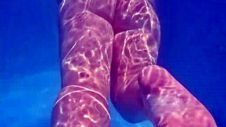 Fat ass underwater in bath, softcore fun