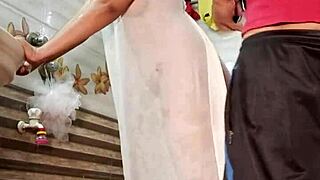 रंपा की टॉयलेट सेक्स मेरे रिच बॉयफ्रेंड को वाइल्ड बना देती है! 😜