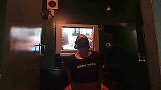 En El Video Club Xxx Con Un Joven