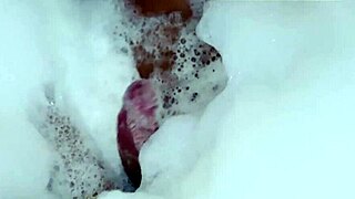 Fodendo o Novinho Gostoso na Banheira de Casa